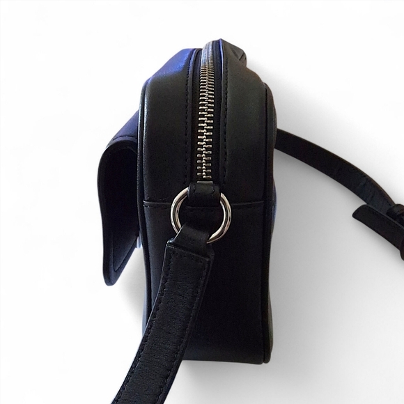 Michael Kors Manhattan Camera Crossbody - Picture 6 of 12